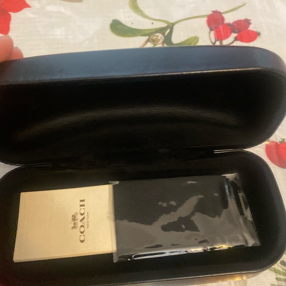 Coach - Picture 7 of 7